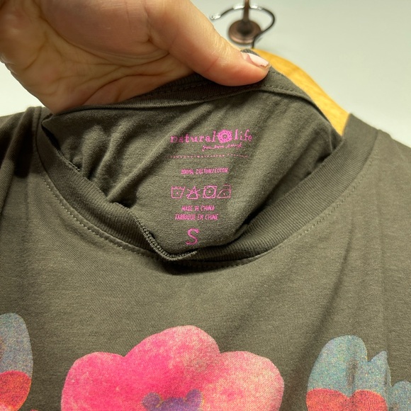 NATURAL LIFE REMI DISTRESSED OVERSIZED COTTON TEE FLORAL GREY SIZE SMALL - Picture 3 of 4